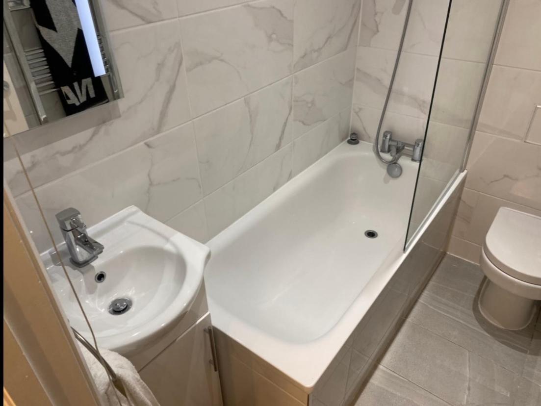 Central Connection: Double Room in Heart of City London Exterior photo