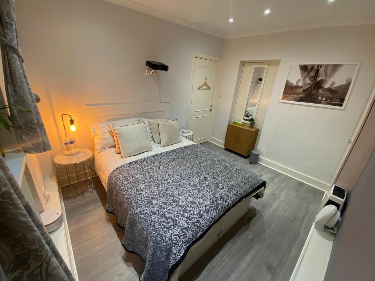 Central Connection: Double Room in Heart of City London Exterior photo